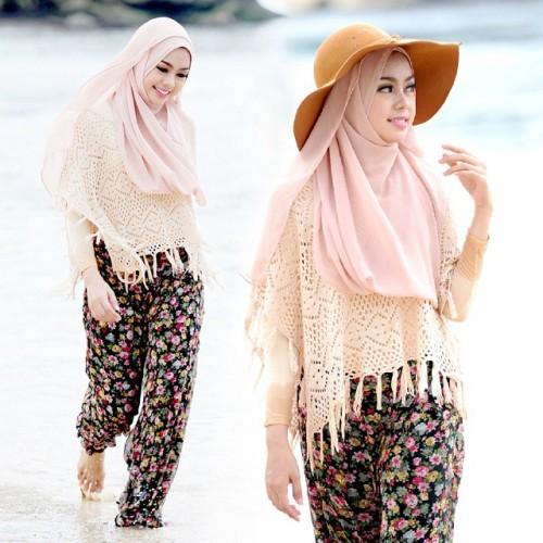 Image result for Trik Tampil Modis Dengan Hijab ke Pantai