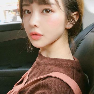 Ampuh Mencerahkan Bibir Gelap, 10 Lip Balm Ini Paling Banyak Dicari!