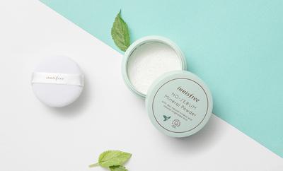 Harganya terjangkau, Innisfree No Sebum Mineral Powder efektif ga sih untuk menahan minyak di wajah?