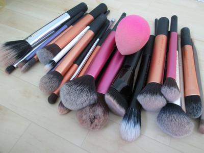 http://www.justthatlucy.com/2016/02/how-to-clean-makeup-brushes-how-i-clean.html