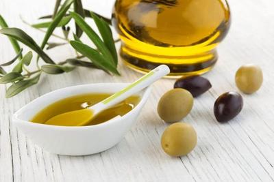 http://www.livestrong.com/article/159630-coconut-oil-olive-oil-for-hair/
