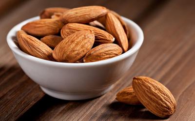 kacang almond