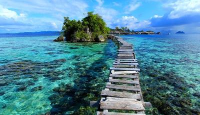 http://www.wisataku.id/wp-content/uploads/2016/02/tomini-bay-gorontalo.jpg