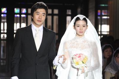 http://www.hancinema.net/photos/fullsizephoto80993.jpg