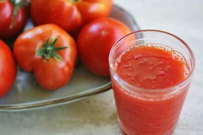 https://beautyblunders.files.wordpress.com/2013/06/tomato-juice.jpg