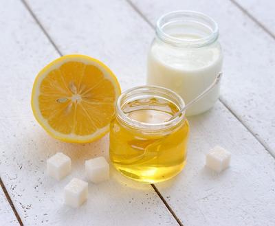 https://healthyskinadviser.com/wp-content/uploads/2017/02/milk-honey-lemon-2-1024x842.jpg