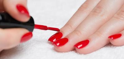 http://healthyandstylish.com/wp-content/uploads/2016/03/The-Right-Ways-to-Apply-Nail-Polish-Properly-702x336.jpg
