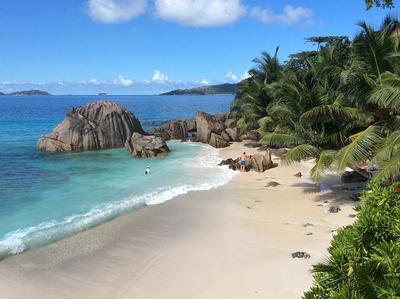 10 Pantai Terindah Di Dunia