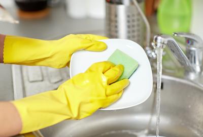 Image result for Gunakan Sarung Tangan Saat Mencuci Piring