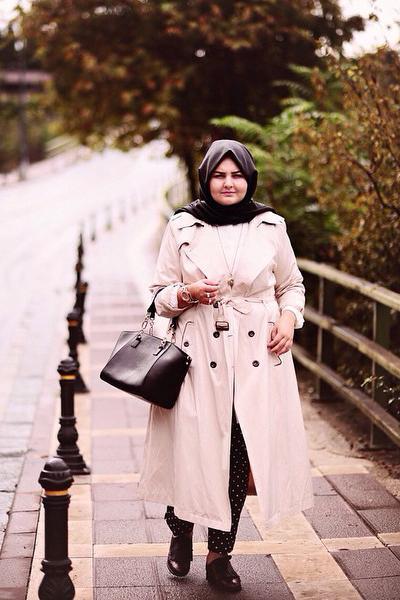 Tips Busana Hijab untuk Pemilik Tubuh Gemuk Fashion Tips Busana Hijab untuk Pemilik Tubuh Gemuk Fashion
