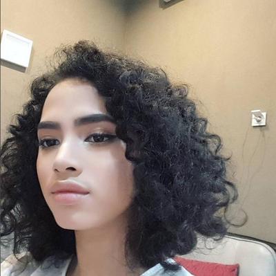 Rahasia Makeup Cantik Rambut  Keriting  ala Wizzy 