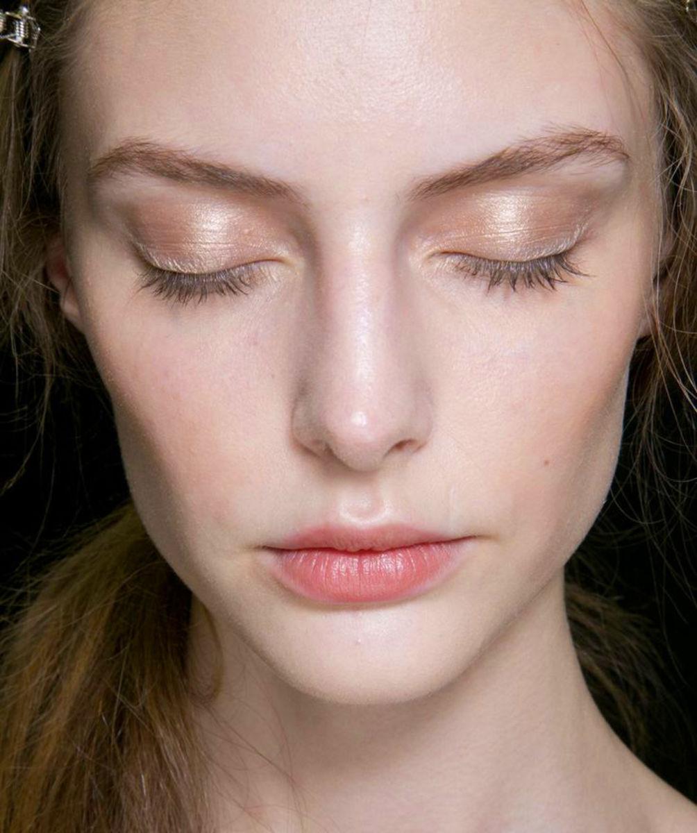 Buat Makeup Nude Terlihat 1 Tingkat Lebih Cantik Cosmetics Buat Makeup Nude Terlihat 1 Tingkat Lebih Cantik Cosmetics