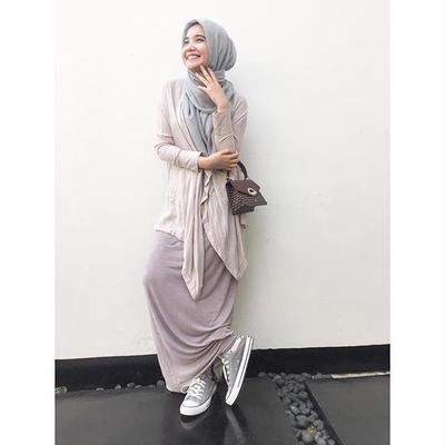 Ala Zaskia Sungkar Fashion Hijab Traveling - Jilbab Voal