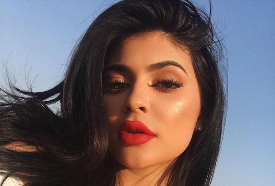 Setelah Lipstik Kylie Meluncurkan Koleksi Highlighter Untuk Trend