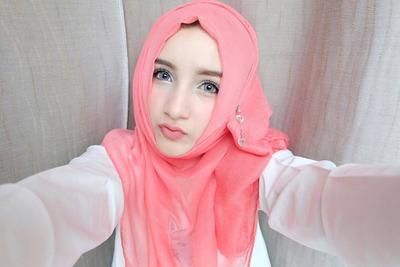 Model Hijab Efek Hitam Putih