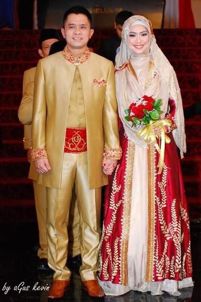 10 Inspirasi Pilihan Gaun Pernikahan Muslim Syar i yang 