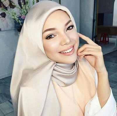 Tutorial Hijab Ala Dewi Sandra