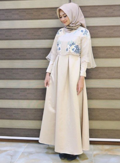 7 Inspirasi Gaun Muslim untuk Kondangan  yang Simpel dan 
