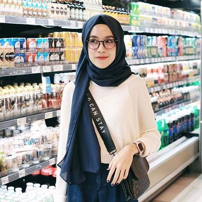 Hijabers Inilah Cara Memilih Kacamata Minus yang  Tepat 