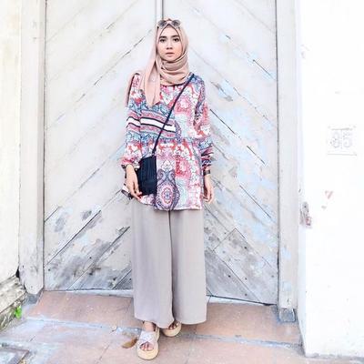 Inspirasi Padu Padan Celana Kulot Hijab untuk Tampil Lebih 