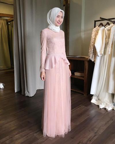 Nah Ini 5 Inspirasi Model Kebaya Muslim Lamaran yang Lagi 