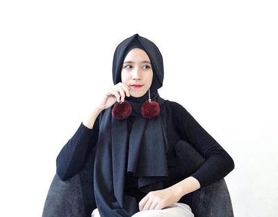 Tutorial Hijab Menggunakan Anting Pompom