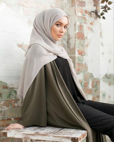 Gamis Abu Abu Muda Cocok Dengan Jilbab Warna Apa