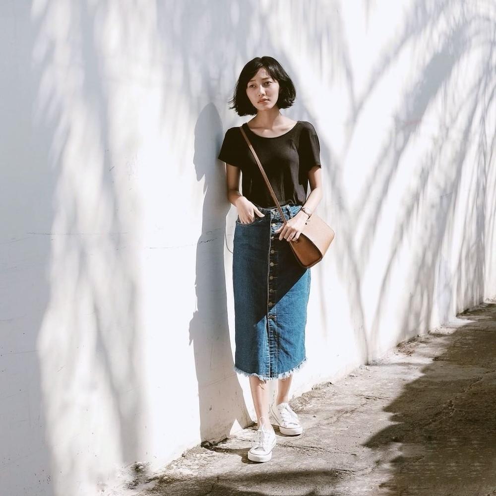 Ganti Gaya Biasa Kamu dengan Padu Padan Rok Jeans Panjang Ganti Gaya Biasa Kamu dengan Padu Padan Rok Jeans Panjang