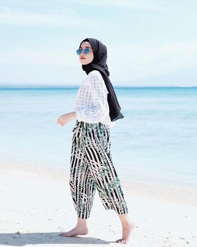 Ootd Pantai Hijab Menggunakan Jeans