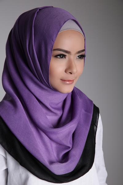  Hijab  Warna  Silver Kulit  Hitam  Voal Motif