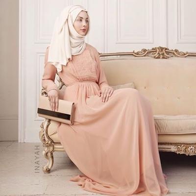 Menggemaskan Inilah Inspirasi Gaun  Hijab Warna  Peach  yang 