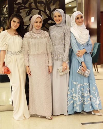 Inspirasi modis pembahasan gaun tentang  39+ Gaun Muslim Zaskia Sungkar, Inspirasi Terpopuler!