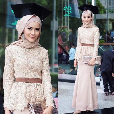 Beda Dari Yang Lain Ini  Inpirasi Kebaya Wisuda Untuk Hijabers Yang Kekinian Banget