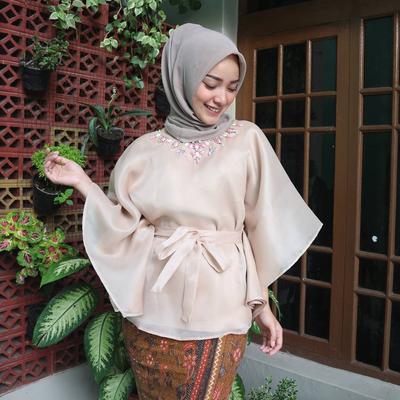 5 Model Kebaya Muslimah Organza Yang Banyak Dipakai Selebgram Untuk