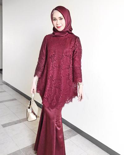  Jilbab  Yg  Cocok  Untuk  Baju  Warna  Merah Hati Pintar 