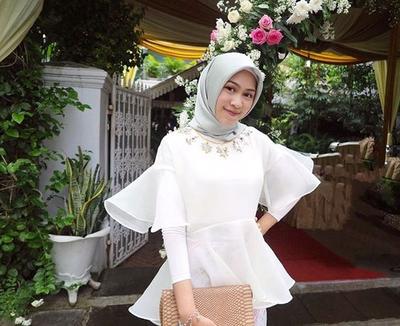 Tak Melulu Kebaya Atasan  Organza  Hijab Ini Cocok Banget 