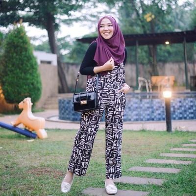 Warna Baju Untuk Si Cewe Hijab Tomboy