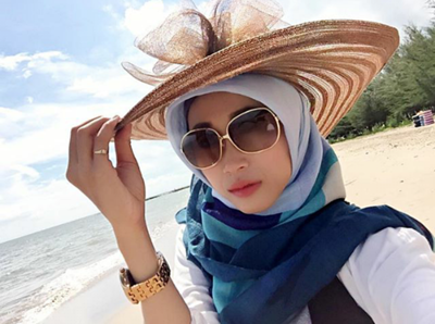 Intip Inspirasi Style Hijab dengan Topi untuk Ke Pantai 