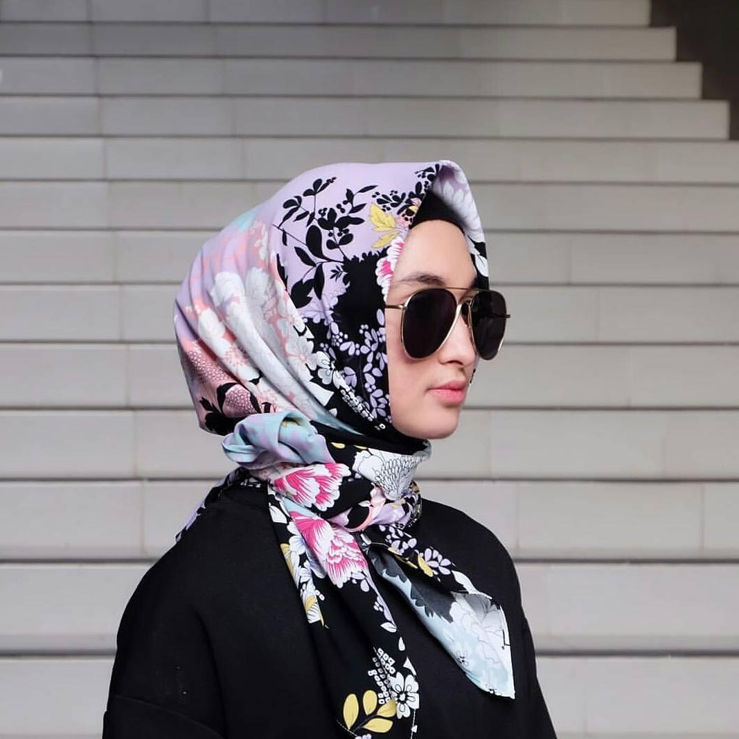 Kamu Mencari Hijab Segi Empat Motif Kekinian Super Murah Di