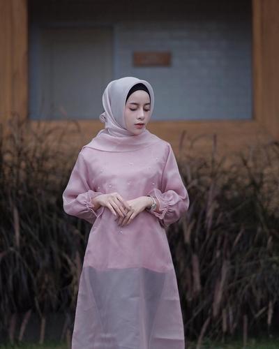 Cantik Dan Berkelas 5 Gaya Atasan Organza Yang Nge Trend Ini Cocok