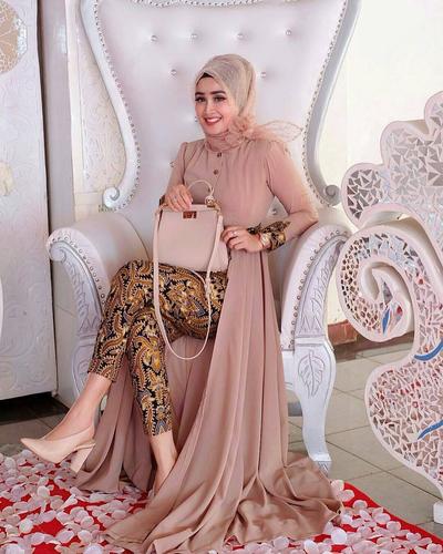 Tak Melulu Pakai Dress Dan Rok Intip Inspirasi Style Kondangan