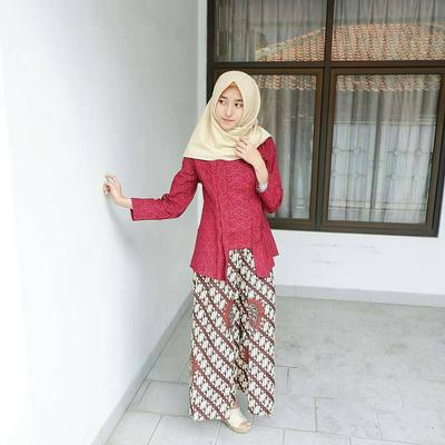 Tak Melulu Pakai Dress Dan Rok Intip Inspirasi Style Kondangan