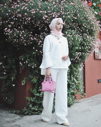 Makin Beragam Ini Model Atasan Hijab Dengan Lengan Lonceng Yang