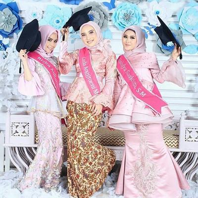 Ini 5 Model Kebaya Yang Bisa Bikin Kamu Tetap Terlihat Anak Muda Dan