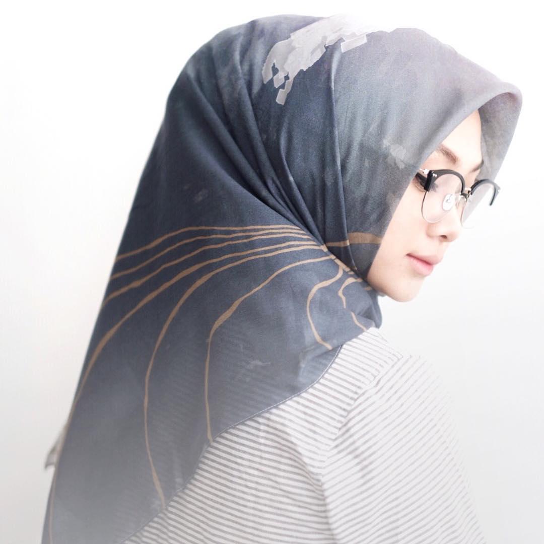 Dijamin Anti Norak Dan Makin Stylish Begini Cara Memakai Kacamata