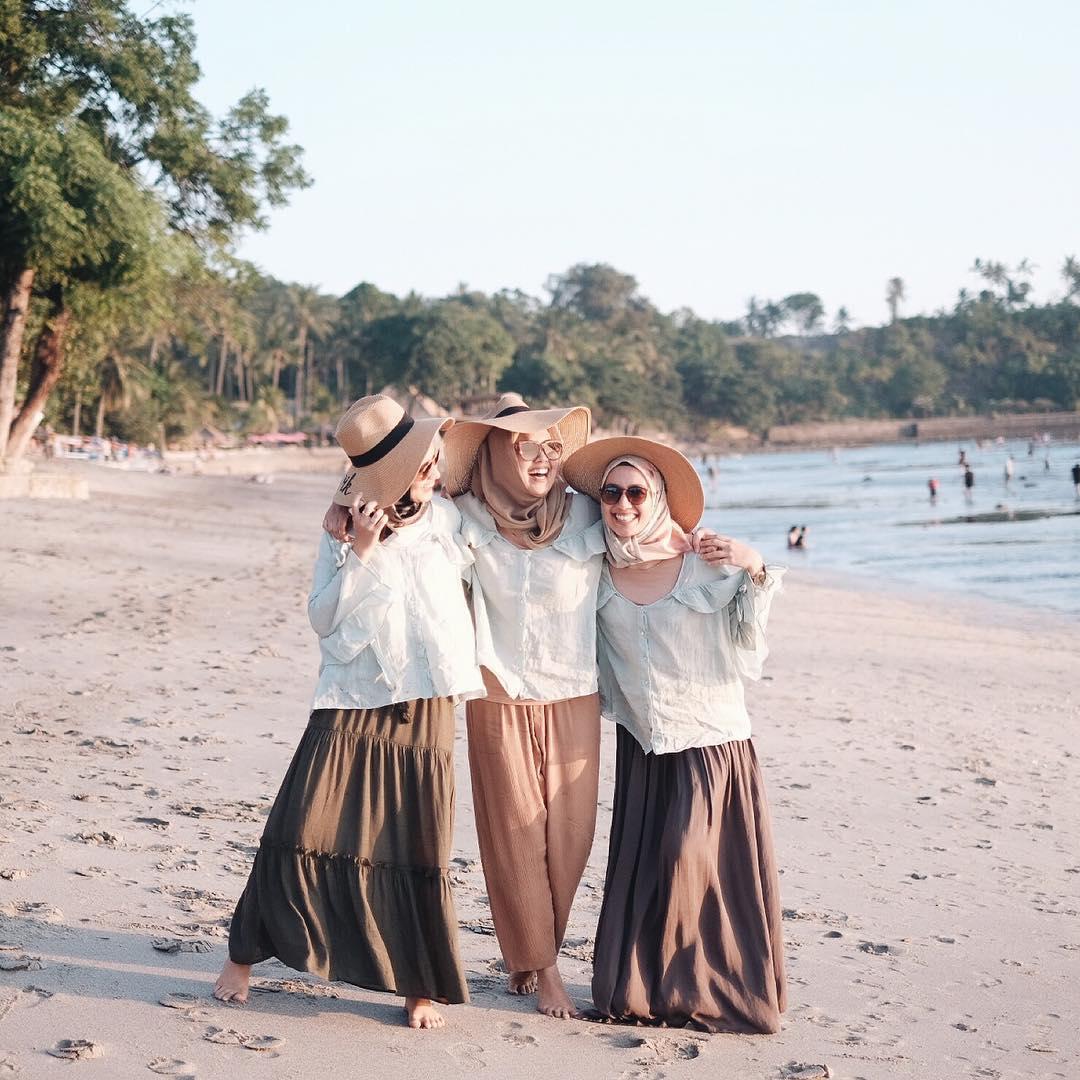 Tips Foto Model Hijab Di Pantai Terbaru Meiyurita