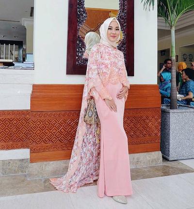 Model Cape Kebaya Ini Rupanya Jadi Kebaya Paling Hits Di Tahun  Hingga Kini Lho