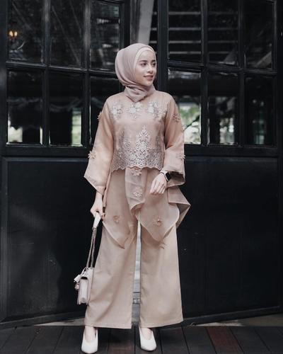 Tampil Makin Hits Dengan Blouse Organza Ala Aghnia Punjabi Intip Inspirasinya Yuk La S