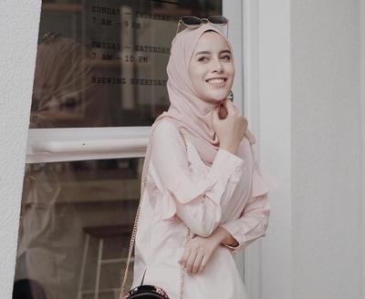 Warna Hijab Untuk Gaun Warnagold