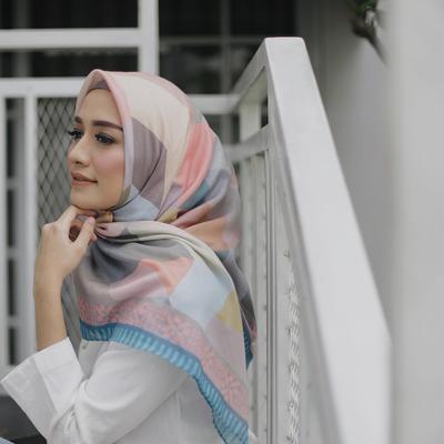 Jilbab Segi Empat Tidak Mudah Kusut